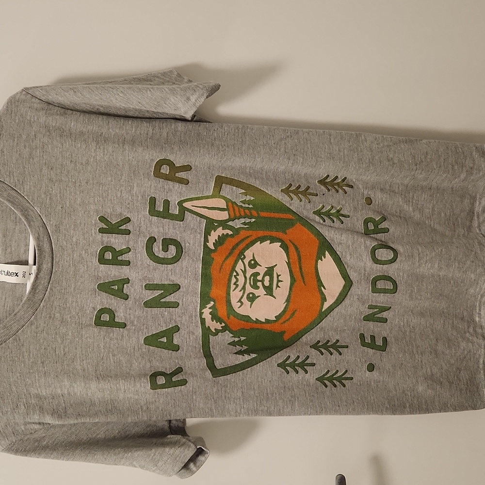 Star Wars Park Ranger Endor Ewok Badge T-Shirt. Men's Size Small.
